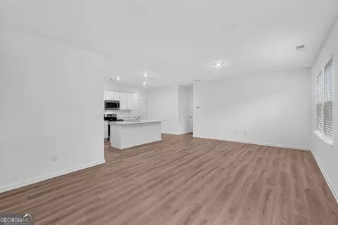 Living - 11 Gulfstream Dr, Lagrange, GA 30241 photo 2 of 3