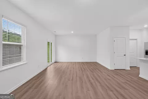 Living - 11 Gulfstream Dr, Lagrange, GA 30241 photo 1 of 3