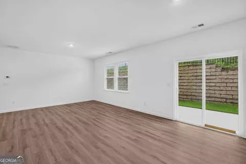Living - 11 Gulfstream Dr, Lagrange, GA 30241 photo 3 of 3
