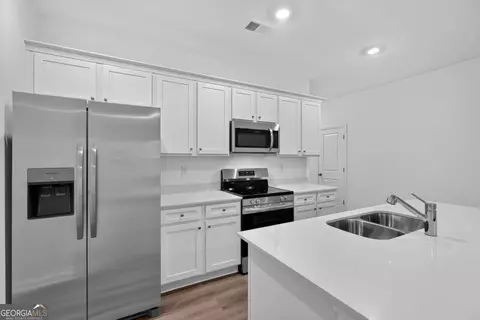 Kitchen - 11 Gulfstream Dr, Lagrange, GA 30241 photo 1 of 2