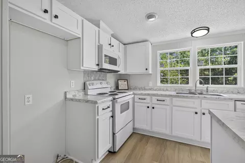 Kitchen - 199 Parker Dr, Macon, GA 31217 photo 1 of 6