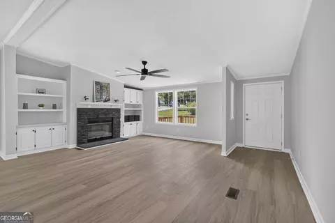 Living - 199 Parker Dr, Macon, GA 31217 photo 2 of 10