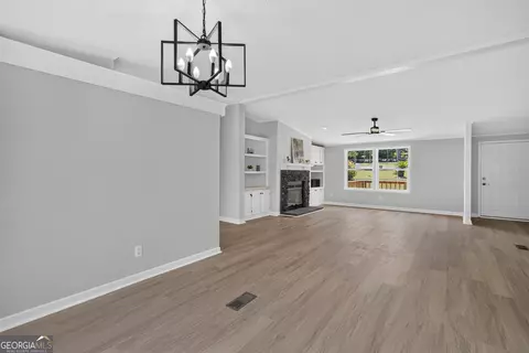 Living - 199 Parker Dr, Macon, GA 31217 photo 5 of 10
