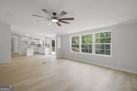Living - 199 Parker Dr, Macon, GA 31217 photo 10 of 10