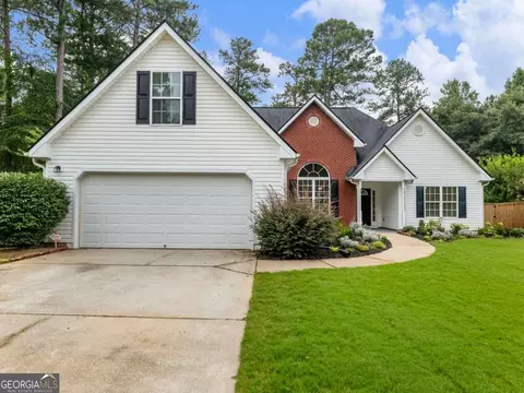 835 Winding Grove Ln, Loganville, GA 30052