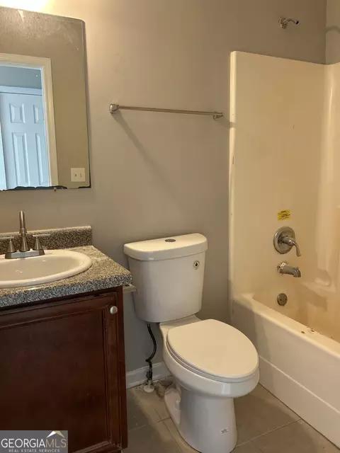Bath - 926 Old Mill Pt #D, Monroe, GA 30655 photo 2 of 2
