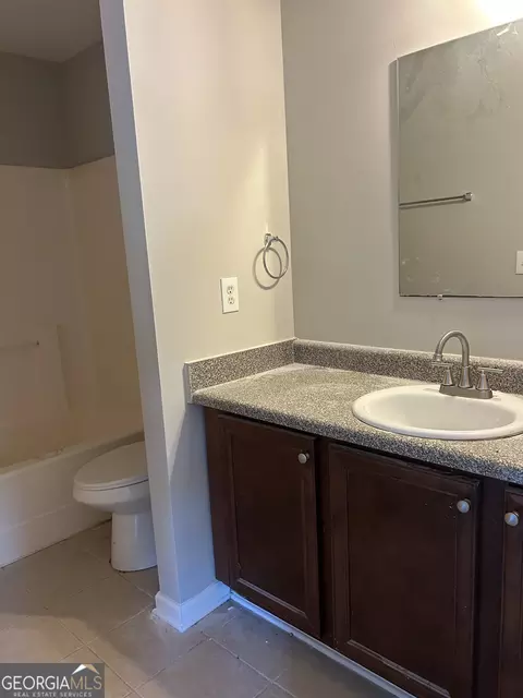 Bath - 926 Old Mill Pt #D, Monroe, GA 30655 photo 1 of 2