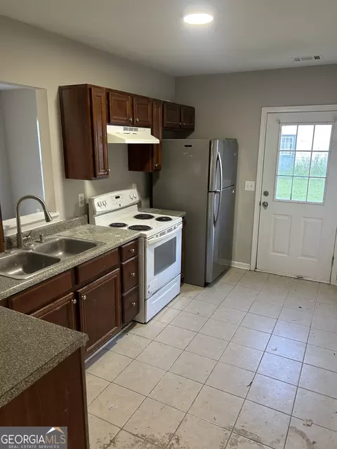 Kitchen - 926 Old Mill Pt #D, Monroe, GA 30655 photo 1 of 1