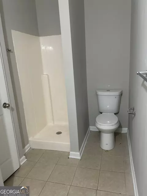 Bath - 944 Old Mill Pt #A, Monroe, GA 30655 photo 2 of 5