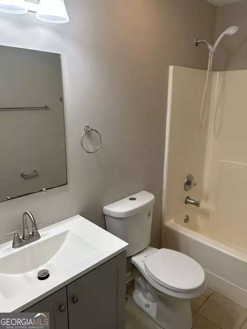 Bath - 944 Old Mill Pt #A, Monroe, GA 30655 photo 3 of 5