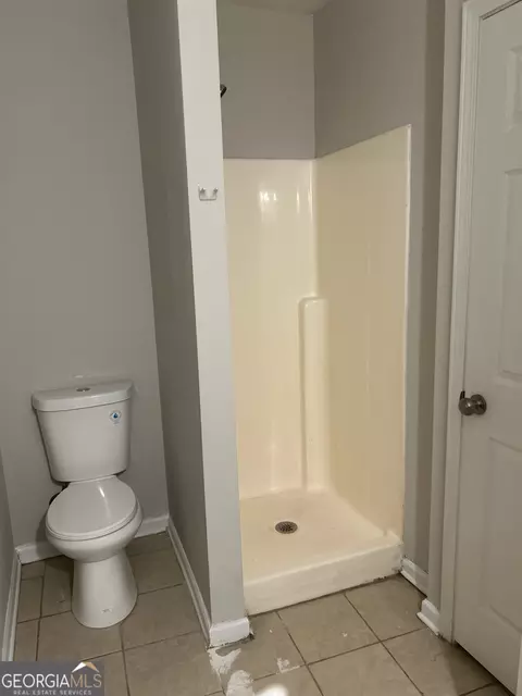 Bath - 944 Old Mill Pt #B, Monroe, GA 30655 photo 1 of 4