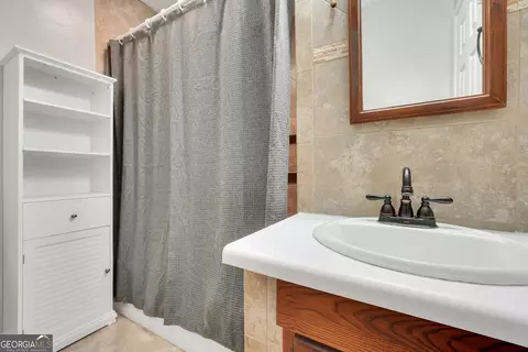 Bath - 122 E Knight Rd, Mcdonough, GA 30252 photo 9 of 10