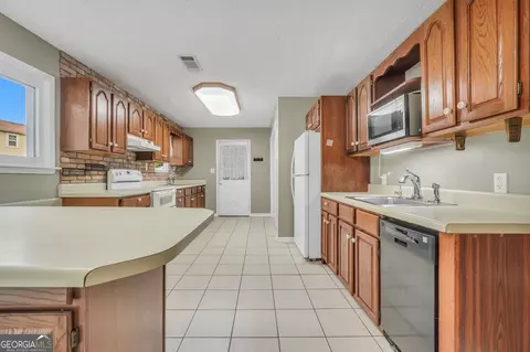 Kitchen - 122 E Knight Rd, Mcdonough, GA 30252 photo 3 of 7