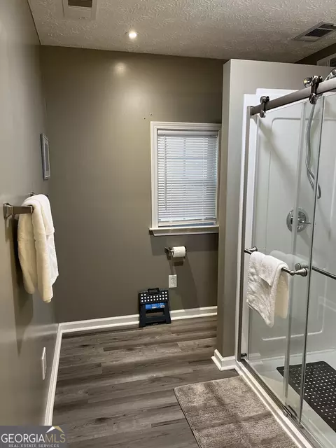 Bath - 122 E Knight Rd, Mcdonough, GA 30252 photo 3 of 10