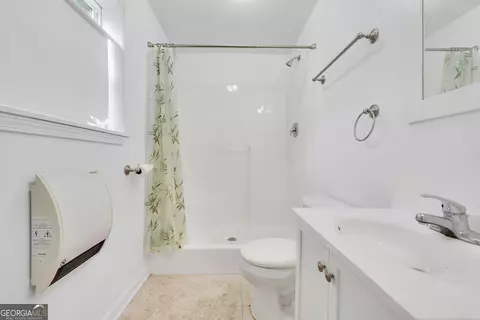 Bath - 122 E Knight Rd, Mcdonough, GA 30252 photo 1 of 10