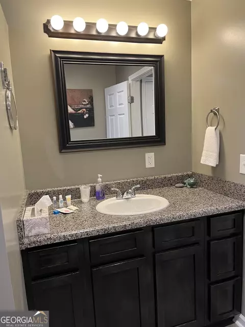 Bath - 122 E Knight Rd, Mcdonough, GA 30252 photo 4 of 10