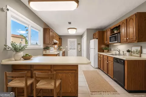 Kitchen - 122 E Knight Rd, Mcdonough, GA 30252 photo 4 of 7