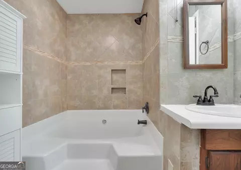 Bath - 122 E Knight Rd, Mcdonough, GA 30252 photo 10 of 10