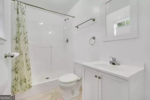 Bath - 122 E Knight Rd, Mcdonough, GA 30252 photo 2 of 10