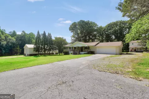 Exterior - 122 E Knight Rd, Mcdonough, GA 30252 photo 3 of 10