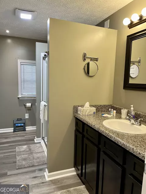 Bath - 122 E Knight Rd, Mcdonough, GA 30252 photo 5 of 10