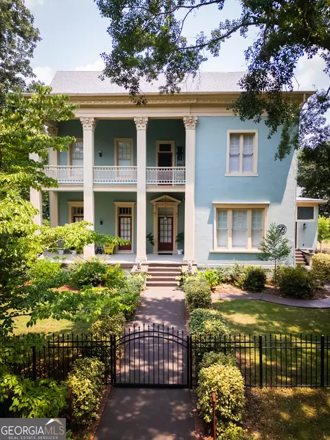 26 Magnolia St, Grantville, GA 30220