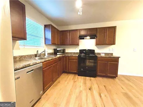 Kitchen - 400 Oconner Blvd, Athens, GA 30607 photo 2 of 2