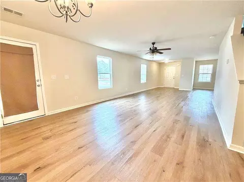 Living - 400 Oconner Blvd, Athens, GA 30607 photo 5 of 8