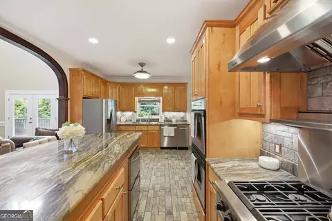 Kitchen - 1091 Echota Rd, Clarkesville, GA 30523 photo 4 of 9