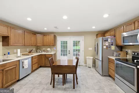Kitchen - 1091 Echota Rd, Clarkesville, GA 30523 photo 8 of 9