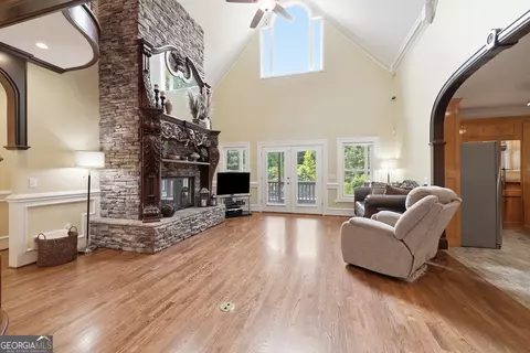 Living - 1091 Echota Rd, Clarkesville, GA 30523 photo 1 of 3