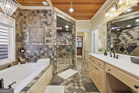 Bath - 1091 Echota Rd, Clarkesville, GA 30523 photo 3 of 9