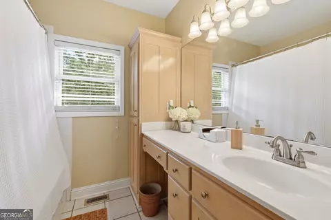 Bath - 1091 Echota Rd, Clarkesville, GA 30523 photo 5 of 9