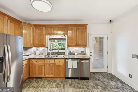 Kitchen - 1091 Echota Rd, Clarkesville, GA 30523 photo 3 of 9