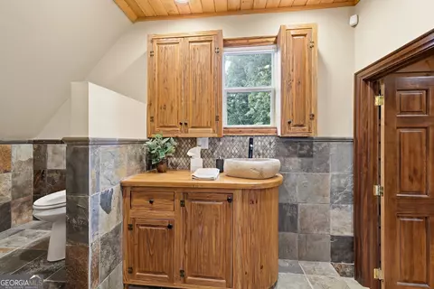 Bath - 1091 Echota Rd, Clarkesville, GA 30523 photo 6 of 9
