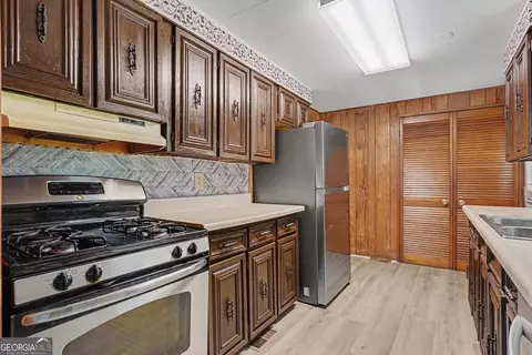 Kitchen - 45 E James Cir, Hampton, GA 30228 photo 2 of 3