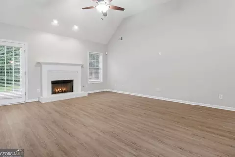 Living - 101 Moss Pointe Dr, Mcdonough, GA 30253 photo 7 of 9