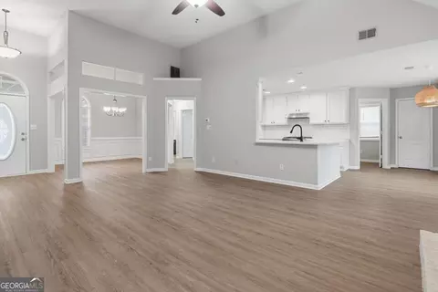 Living - 101 Moss Pointe Dr, Mcdonough, GA 30253 photo 4 of 9