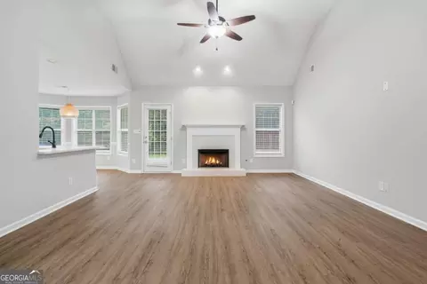 Living - 101 Moss Pointe Dr, Mcdonough, GA 30253 photo 1 of 9