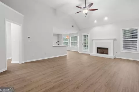 Living - 101 Moss Pointe Dr, Mcdonough, GA 30253 photo 3 of 9