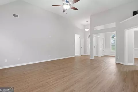 Living - 101 Moss Pointe Dr, Mcdonough, GA 30253 photo 6 of 9