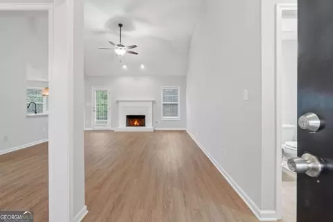 Entry Way - 101 Moss Pointe Dr, Mcdonough, GA 30253 photo 2 of 6
