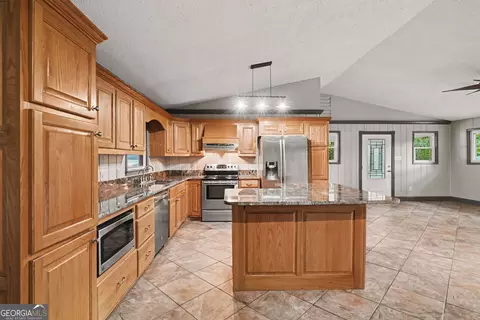 Kitchen - 2188 Highway 36 E, Jackson, GA 30233 photo 3 of 3
