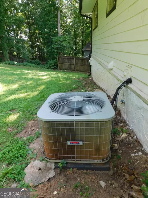 Exterior - 6740 Cambridge Dr, Rex, GA 30273 photo 9 of 9