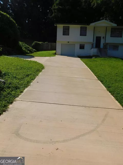 Exterior - 6740 Cambridge Dr, Rex, GA 30273 photo 7 of 9