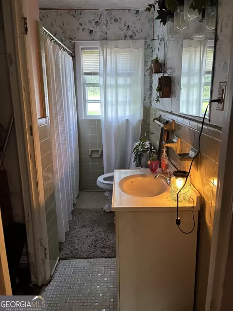 Bath - 526 Mcdonald Rd, Covington, GA 30016 photo 3 of 3