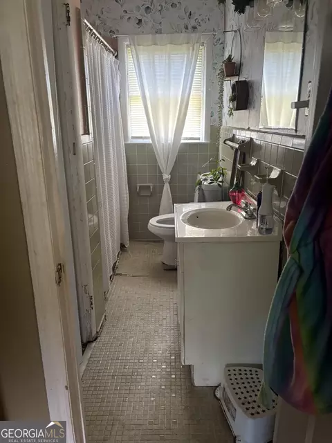 Bath - 526 Mcdonald Rd, Covington, GA 30016 photo 2 of 3