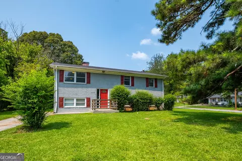2660 Beacon Dr, Atlanta, GA 30349