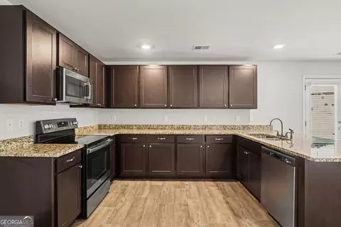 Kitchen - 1367 Midnight Ride Ct, Hampton, GA 30228 photo 2 of 2