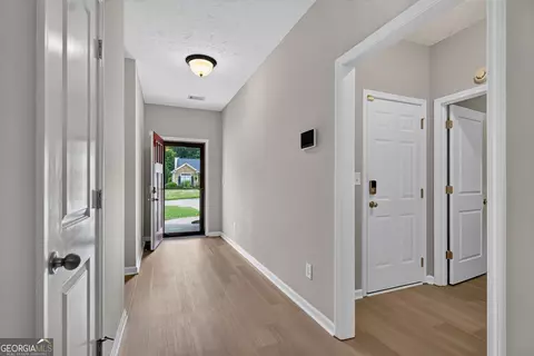 Entry Way - 402 Creekside Dr, Lagrange, GA 30240 photo 1 of 2